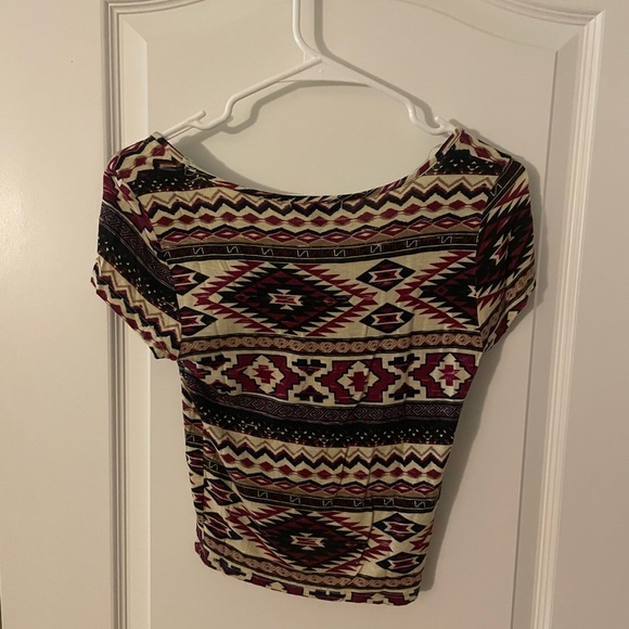 Womens Crop TShirt with Pattern. Size M - Picture 2 of 3